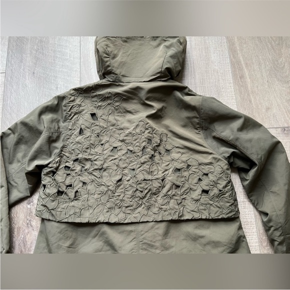 Lululemon Graced With Lace Long Jacket in Dark Olive Size 6 - Picture 5 of 11